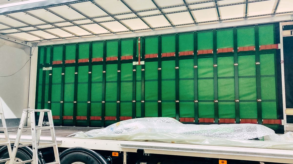 Schiebeplane Versus Penta Slider-System