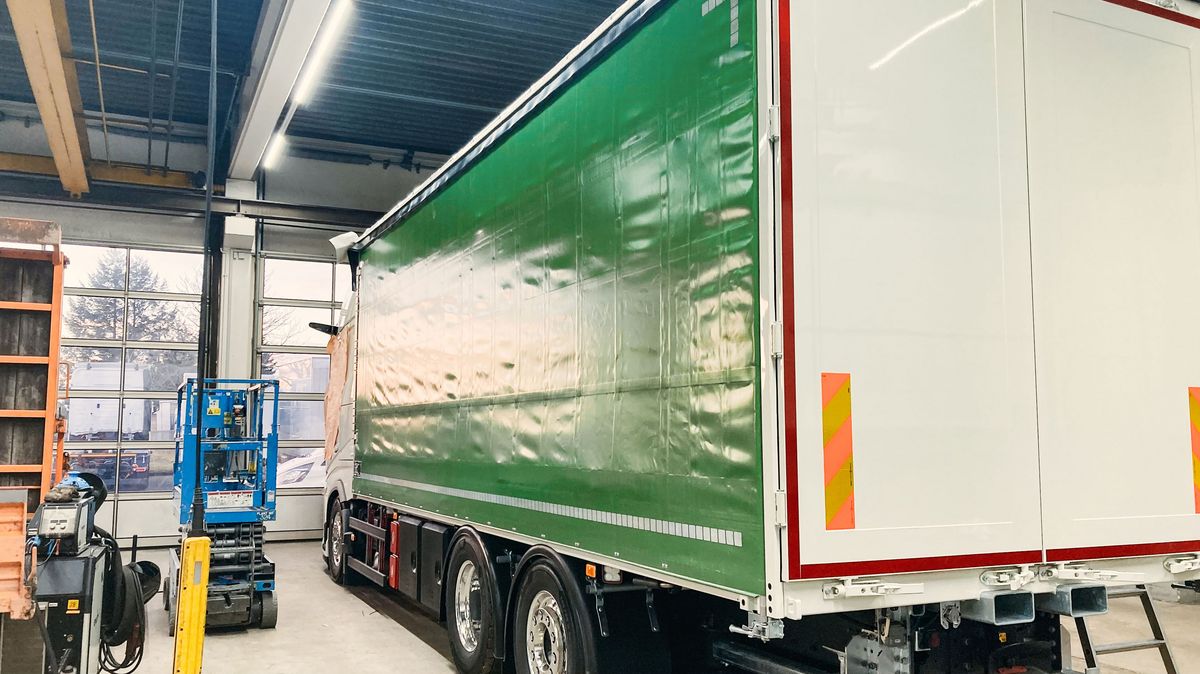 Schiebeplane Versus Penta Slider-System